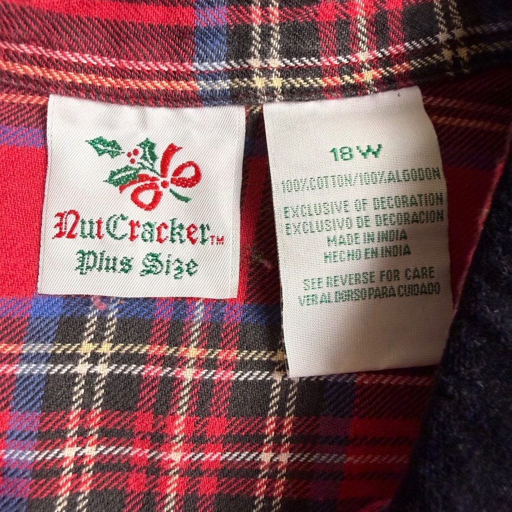 Nutcracker Flannel Shirt Womens 18W Red Plaid Embroidered Winter Bears Holiday - Picture 6 of 6